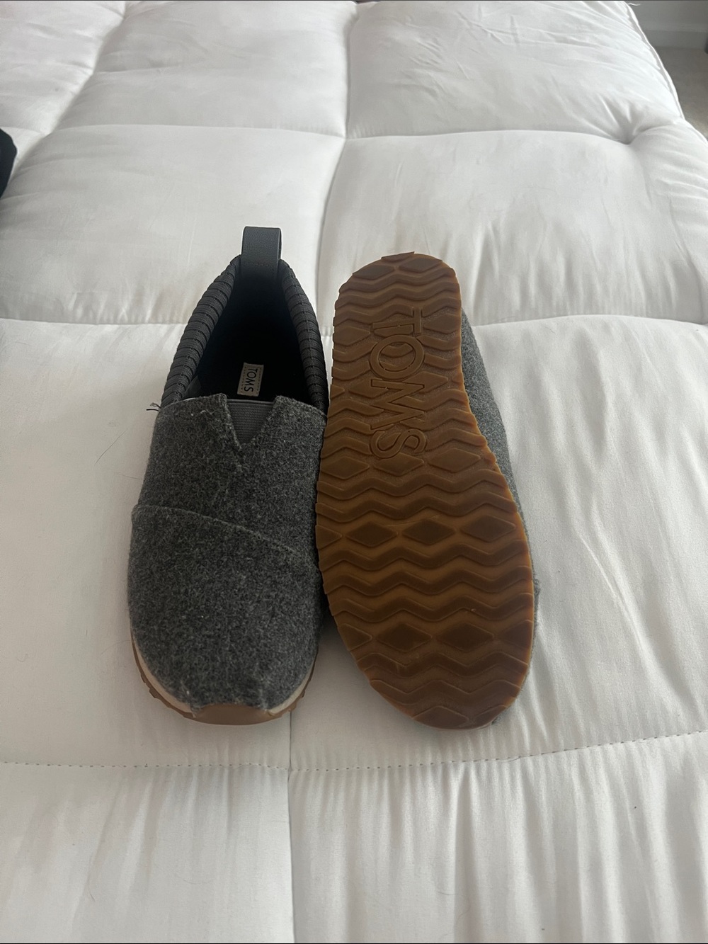 TOMS Gray Felt Slip On Sneakers Gum Sole Women’s Size 7